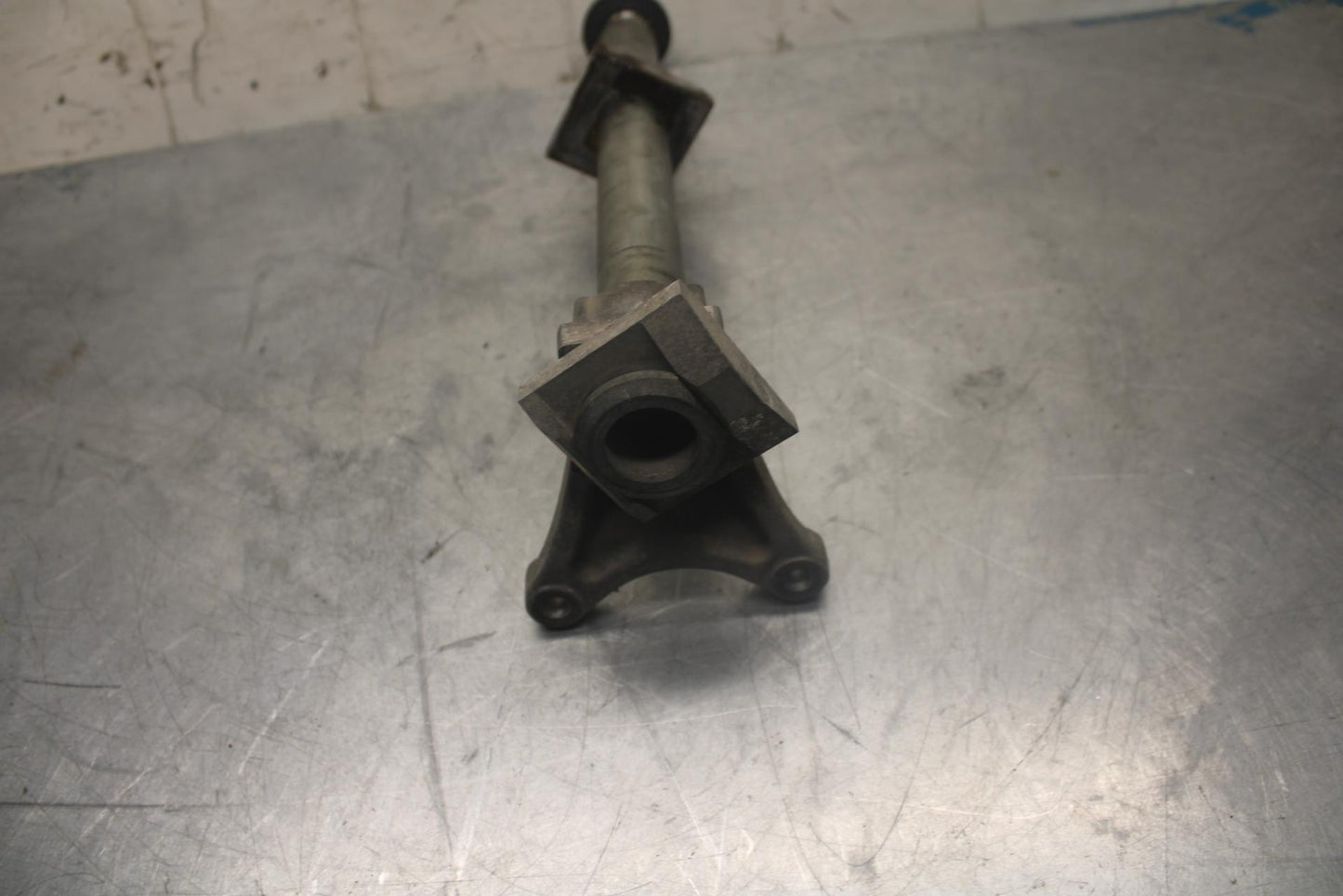 97-98 SUZUKI GSXR 600 SRAD REAR AXLE BACK WHEEL RIM PIVOT BOLT AXEL BB455