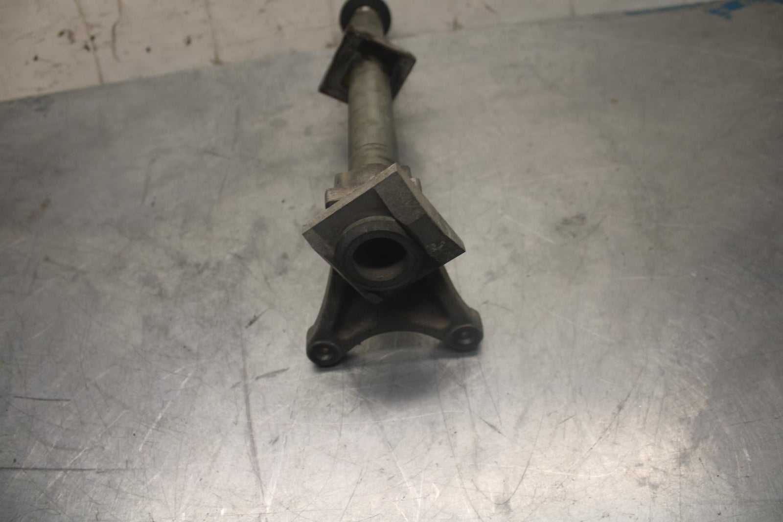 97-98 SUZUKI GSXR 600 SRAD REAR AXLE BACK WHEEL RIM PIVOT BOLT AXEL BB455