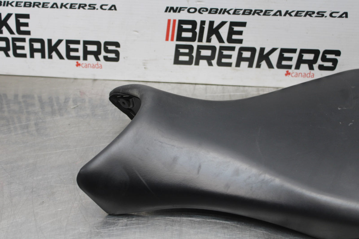 20 TRIUMPH STREET TRIPLE 765 FRONT DRIVERS SEAT PAD SADDLE PILLION BB864