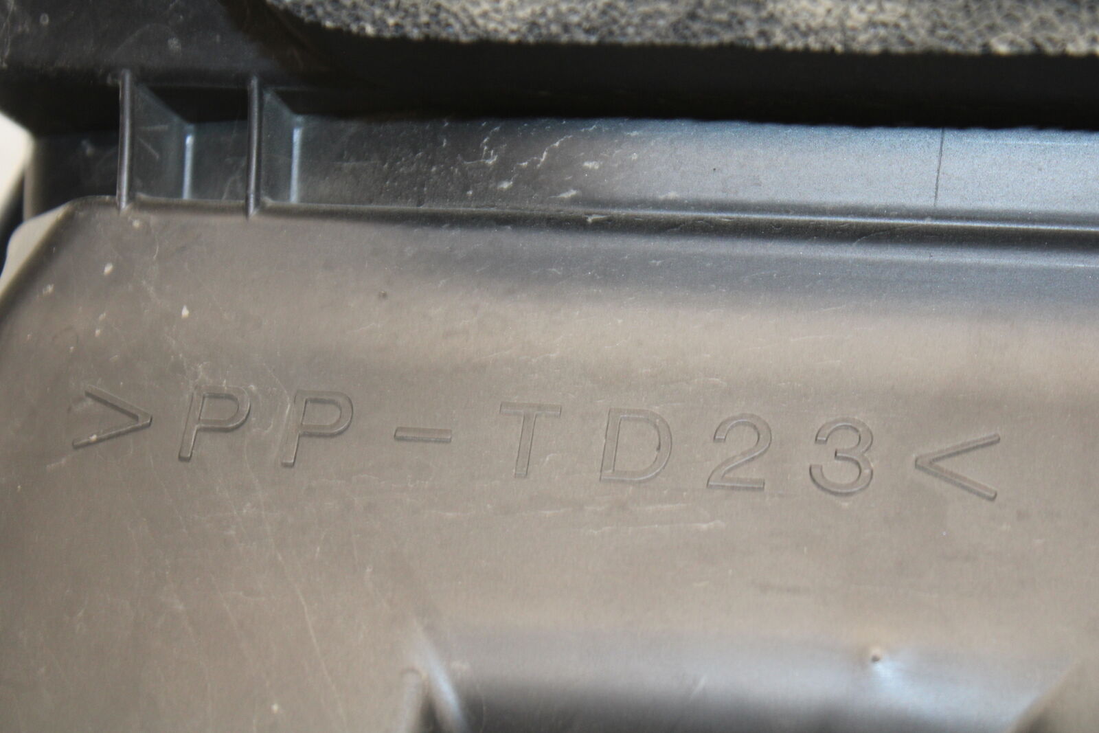 09-14 YAMAHA YZF R1 AIRBOX AIR INTAKE FILTER BOX BB696