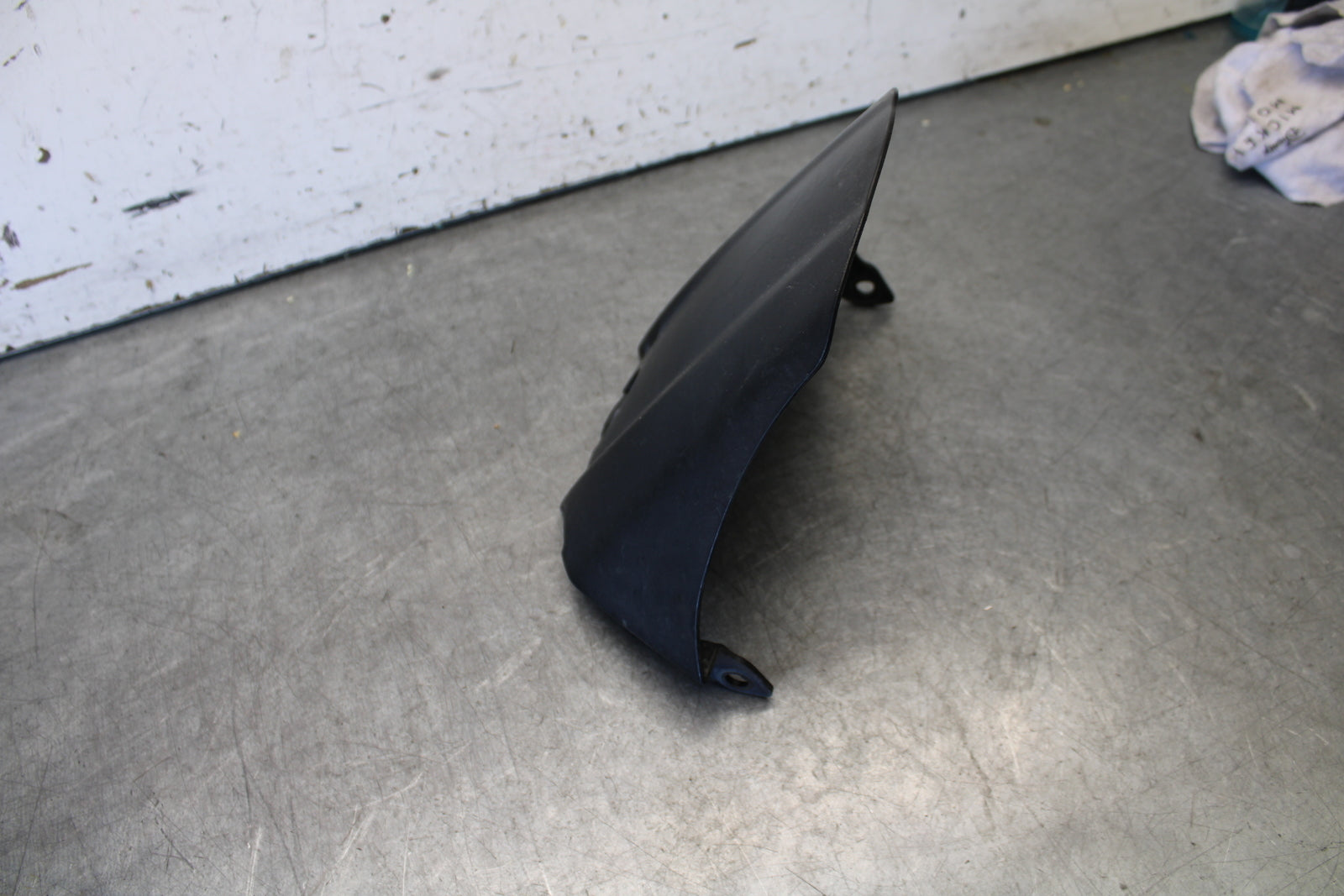 05-06 SUZUKI GSXR1000 REAR BACK WHEEL TIRE HUGGER FENDER 63114-41G00-291 BB663