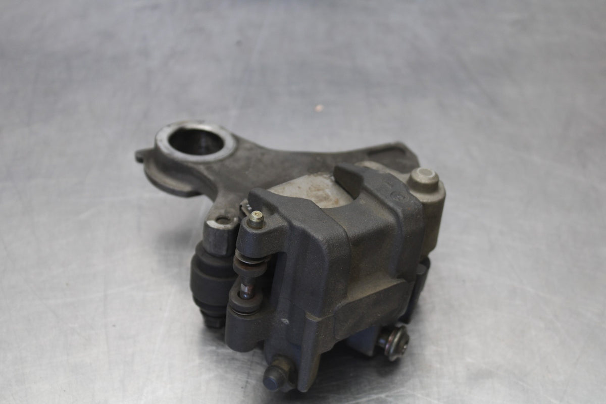 03-04 YAMAHA YZF R6S REAR BACK BRAKE CALIPER W MOUNT BRACKET BB890