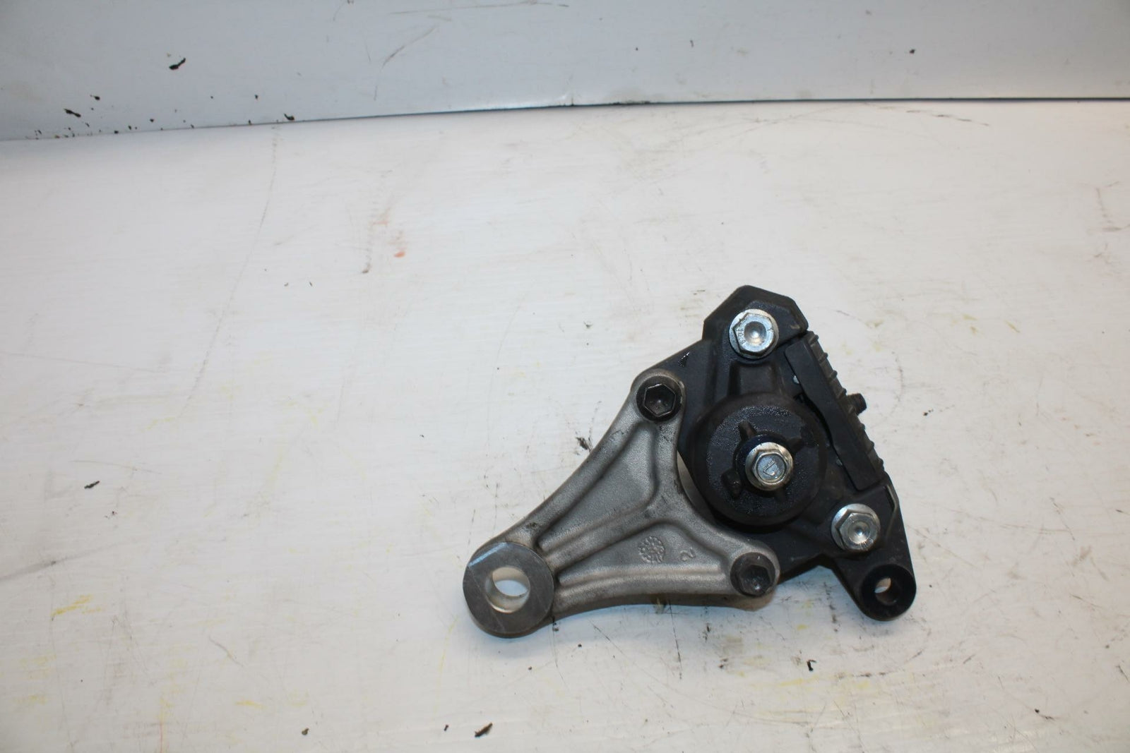 04-09 SUZUKI GS500F REAR BACK BRAKE CALIPER W MOUNT BRACKET  BB278