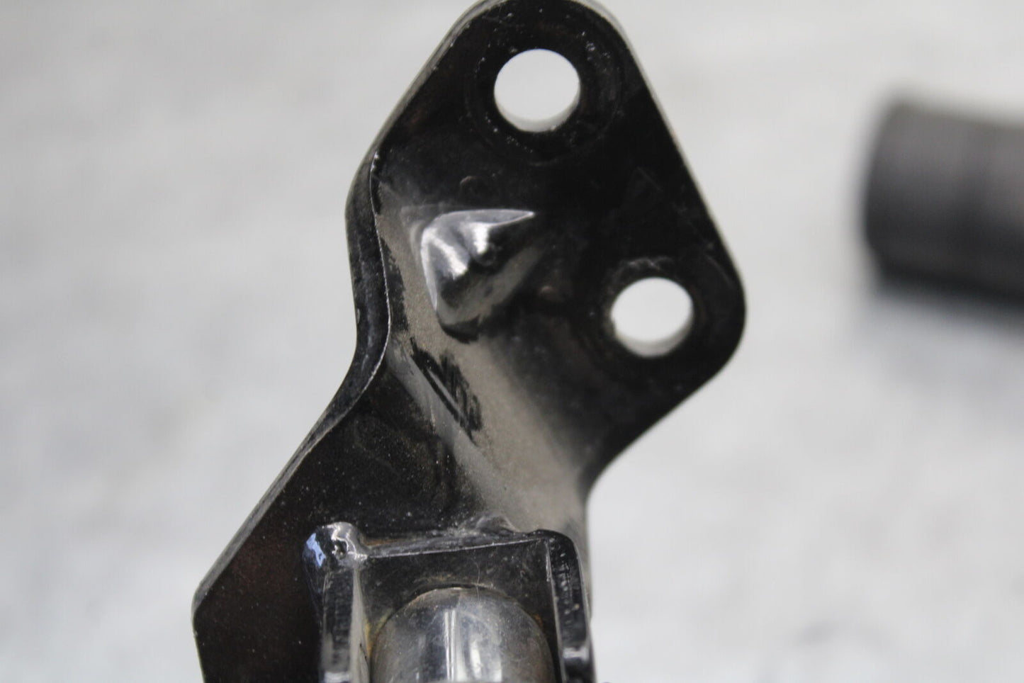 05-06 SUZUKI BOULEVARD M50 REAR PASSENGER FOOT STEP PEG BB671