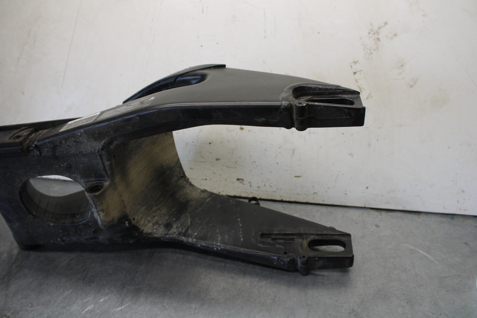 08-16 YAMAHA YZF R6 REAR SWINGARM BACK SWING ARM 13S-22110-00-00 BB665