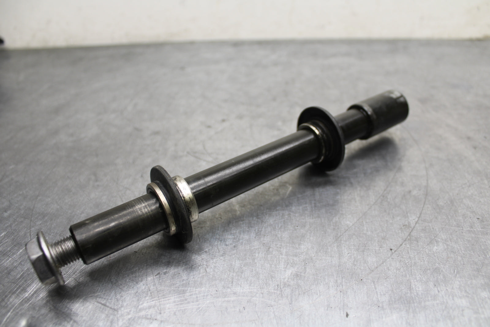 05 YAMAHA YZF R6  FRONT WHEEL RIM AXLE PIVOT BOLT BB132