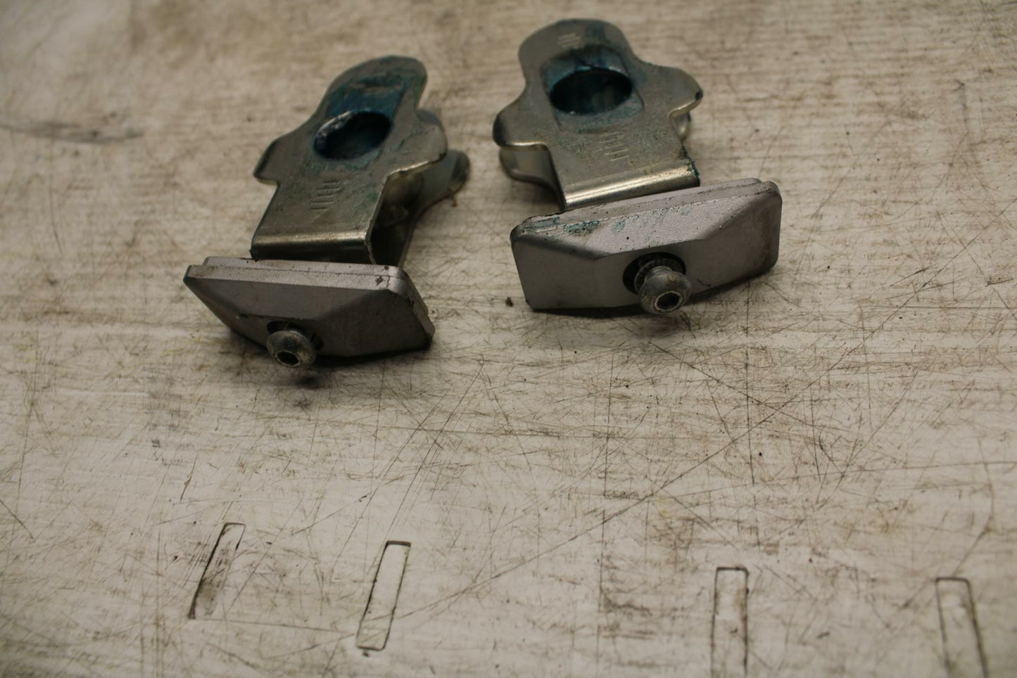 15-16 SUZUKI GSXS750 SWINGARM CHAIN TENSIONER ADJUSTMENT BRACKETS  BB374