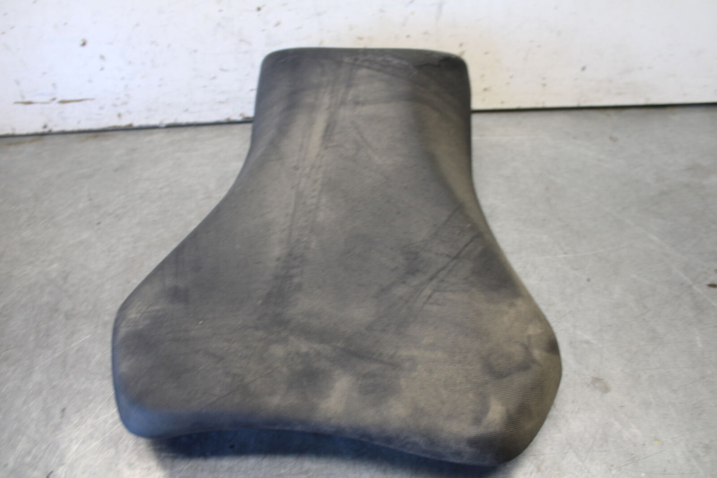 11-24 SUZUKI GSXR750 FRONT DRIVERS SEAT PAD SADDLE PILLION BB687