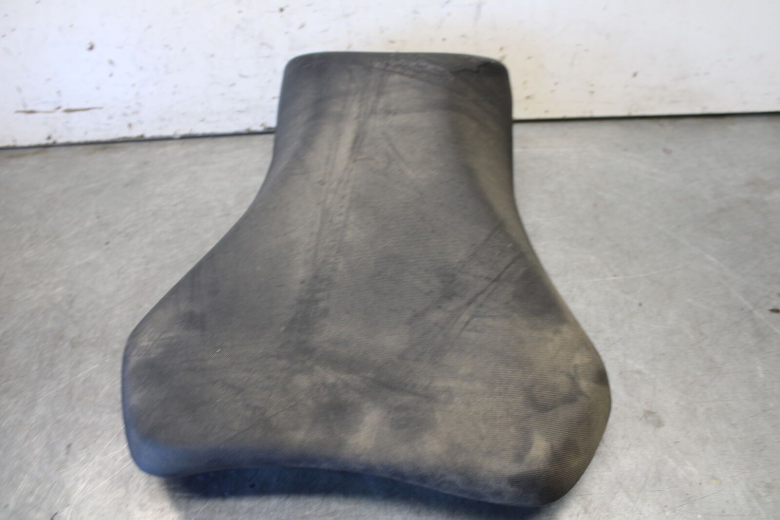 11-24 SUZUKI GSXR750 FRONT DRIVERS SEAT PAD SADDLE PILLION BB687