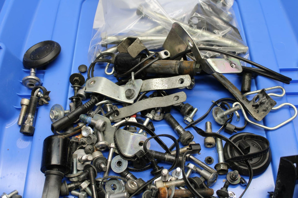 07-12 SUZUKI BANDIT 650S ENGINE MOUNTING BOLTS HARDWARE MOTOR SCREWS BB328