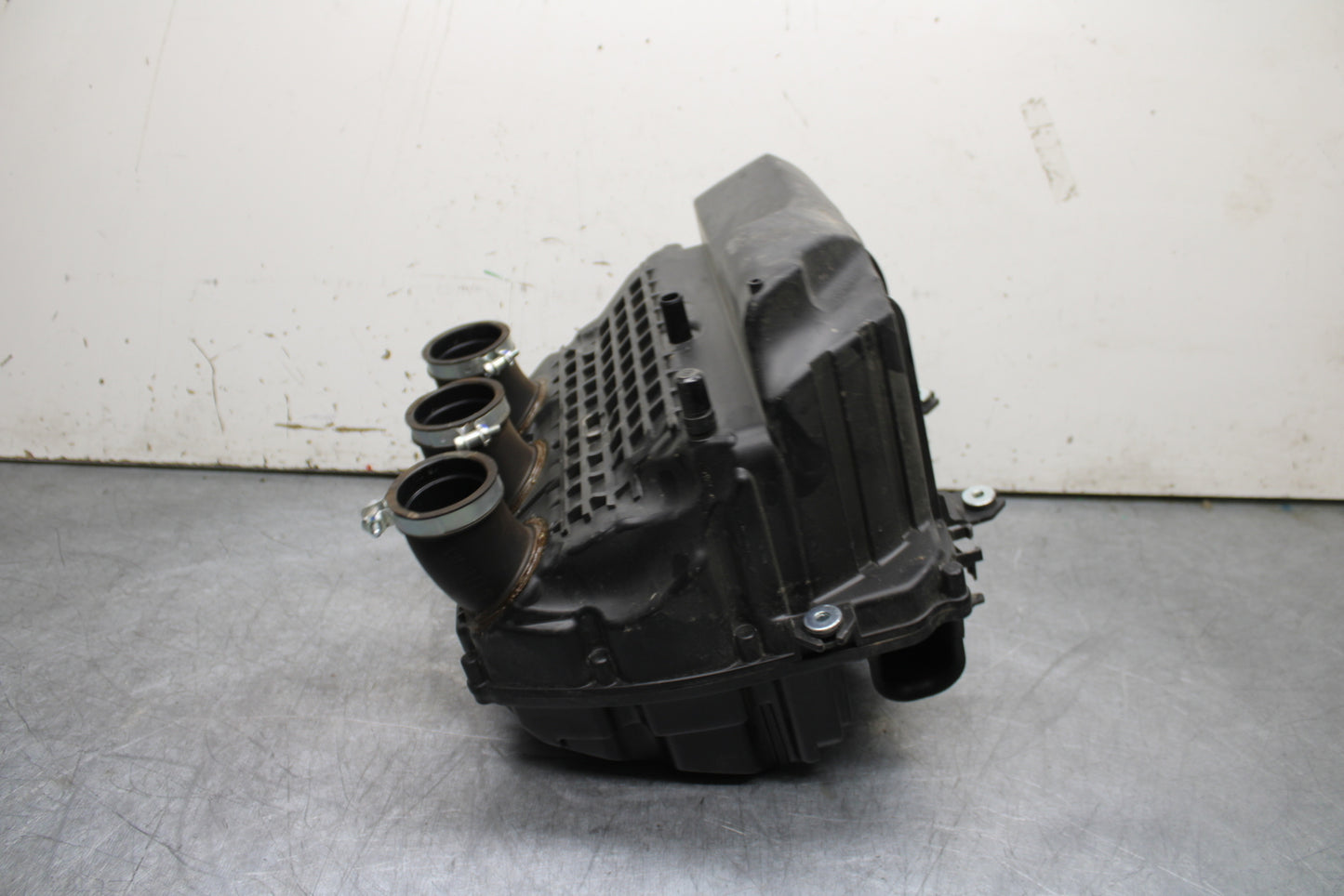 22-24 YAMAHA XSR900 AIRBOX AIR INTAKE FILTER BOX BB710