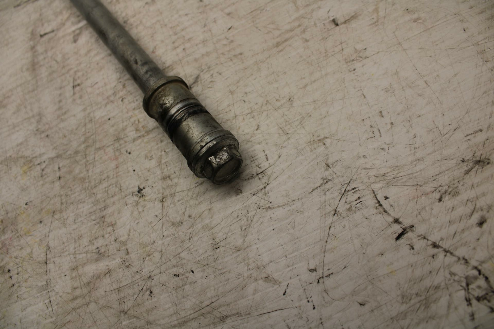 09 YAMAHA FZ6 FRONT WHEEL RIM AXLE PIVOT BOLT 4XV-25181-10-00 BB295