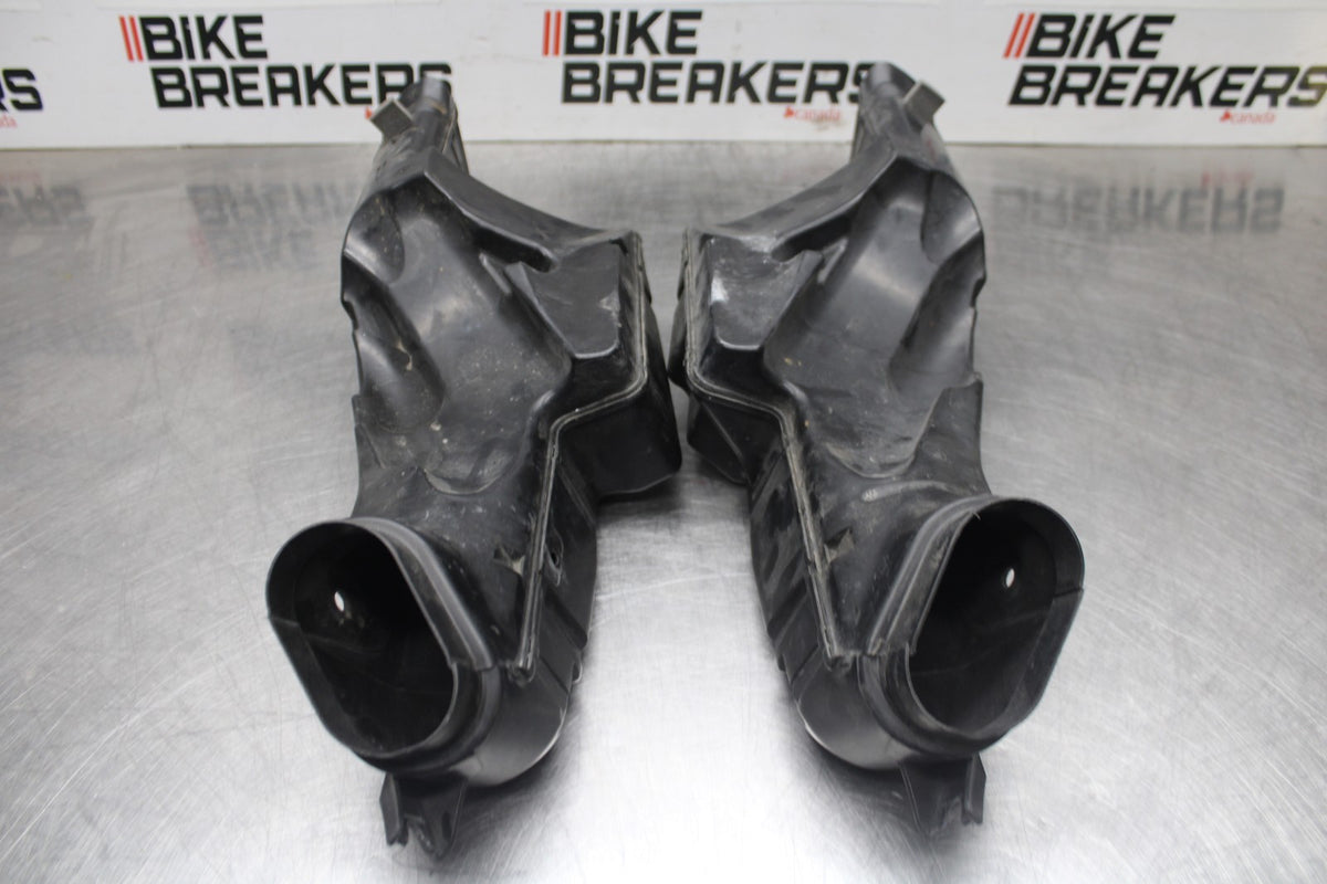06-07 SUZUKI GSXR 600 RIGHT LEFT AIR INTAKE DUCTS BB880