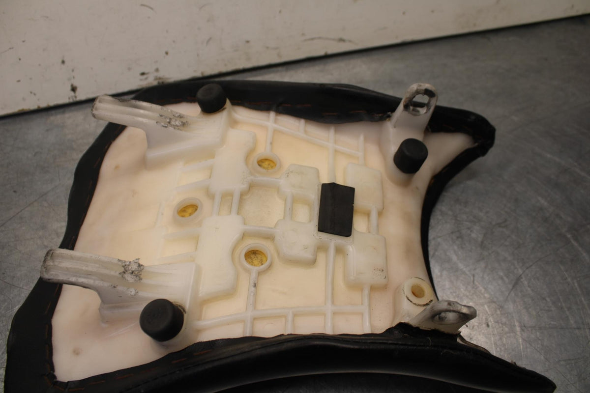 06-07 SUZUKI GSXR750 AFTERMARKET FRONT DRIVERS SEAT PAD SADDLE  BB613