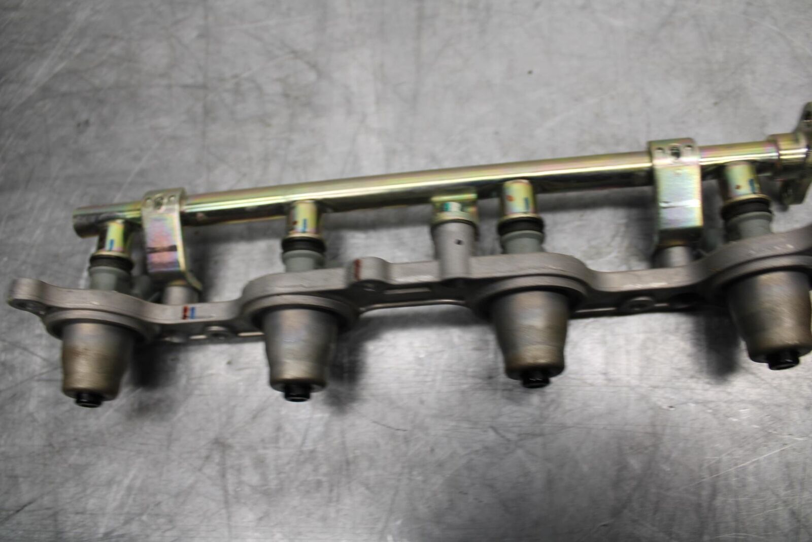 05-06 HONDA CBR600RR SECONDARY FUEL INJECTORS TOP AIRBOX GAS RAIL BB479