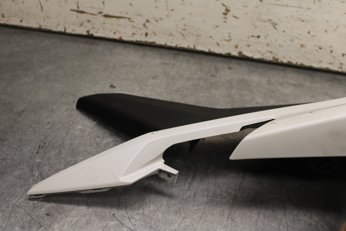 15-16 HONDA CB300F LEFT REAR BACK TAIL FAIRING COWL SHROUD BB740