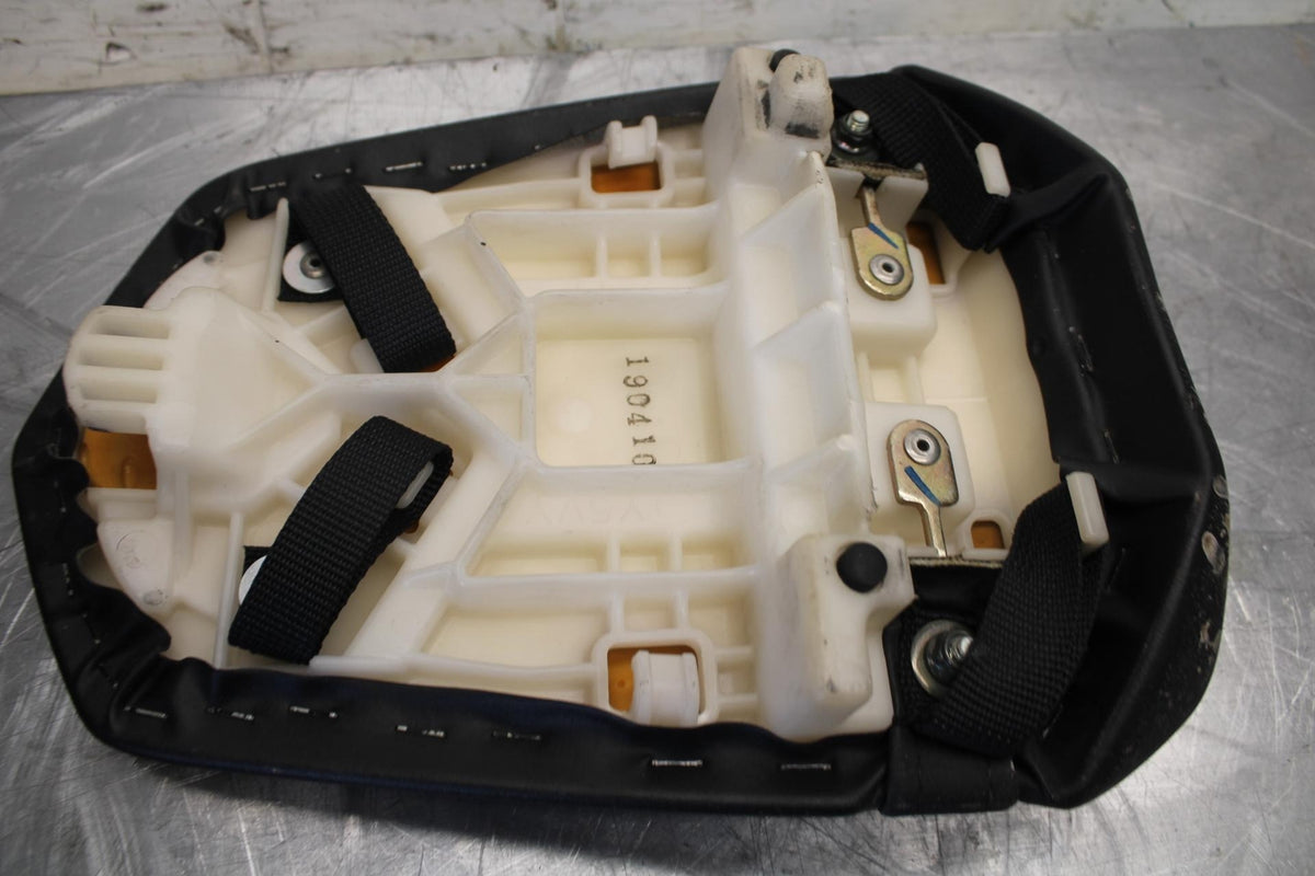 04-06 YAMAHA YZF R1 REAR BACK PASSENGER TANDEM SEAT PAD SADDLE PILLION BB491