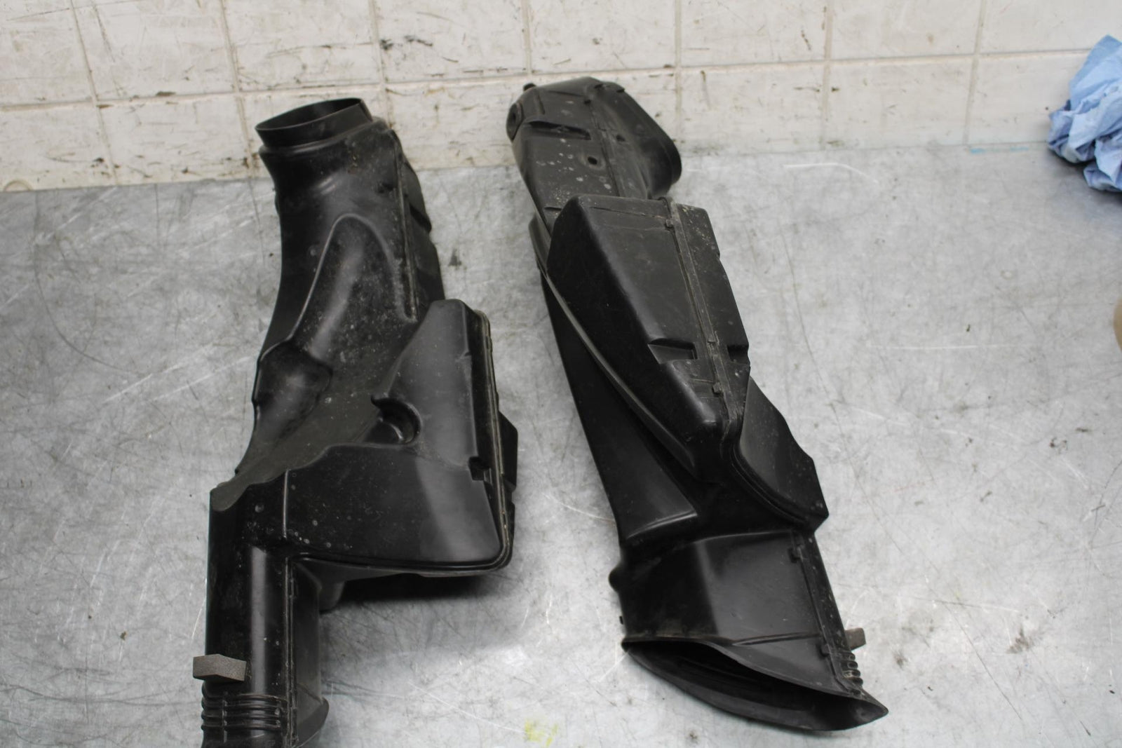 06-07 SUZUKI GSXR600 750  RIGHT LEFT AIR INTAKE DUCTS BB543