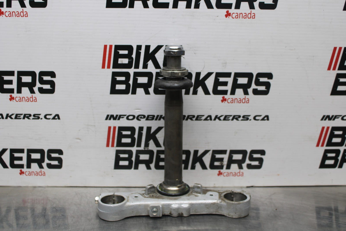 15 SUZUKI GW250F FRONT FORKS CLAMP LOWER TRIPLE TREE STEM BB789