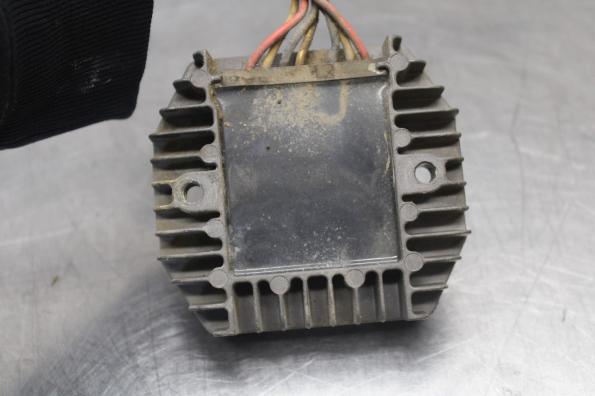 05-08 TRIUMPH SPEED TRIPLE 1050 RECTIFIER VOLTAGE REGULATOR BB933