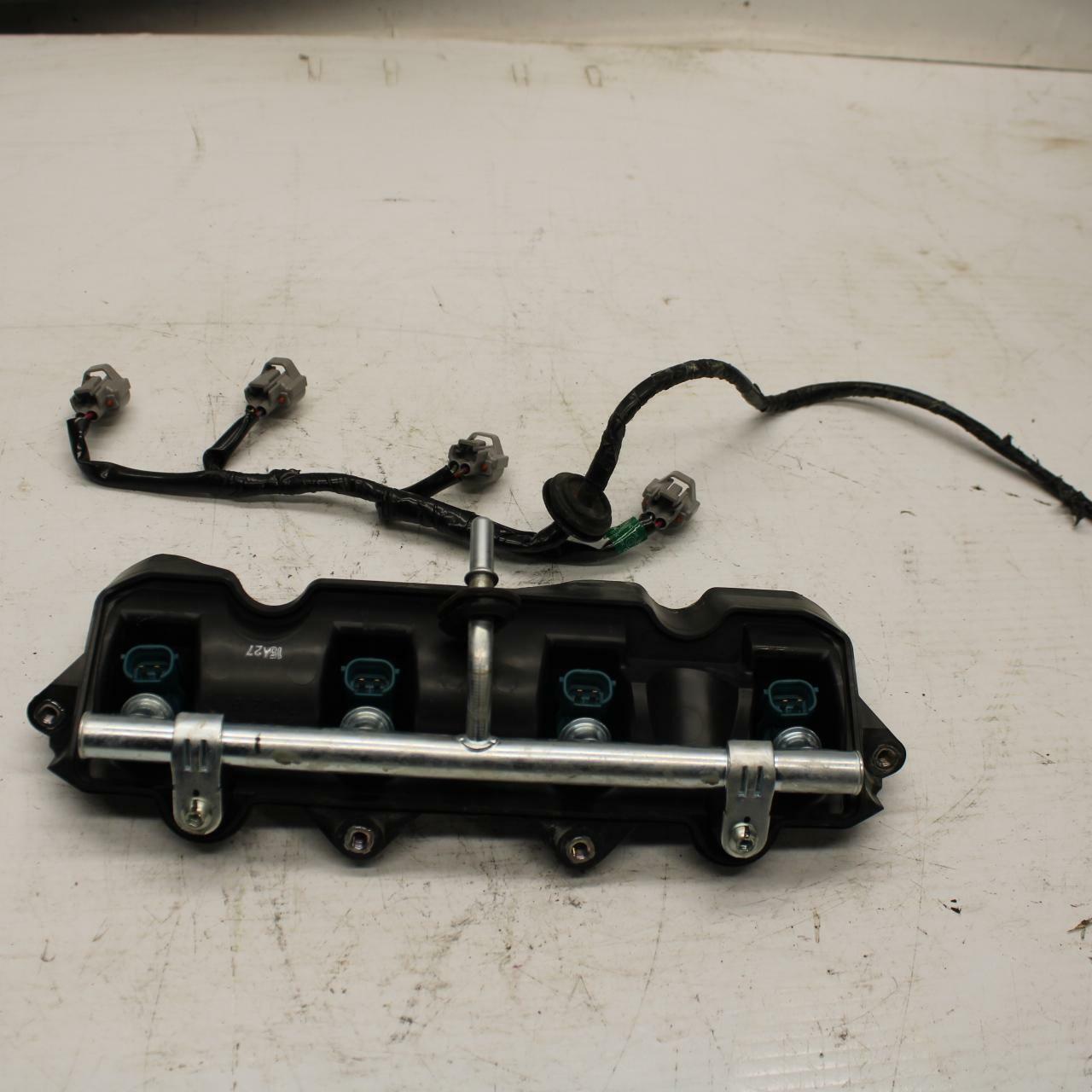 08-17 YAMAHA YZF R6 SECONDARY FUEL INJECTORS TOP AIRBOX GAS RAIL BB354