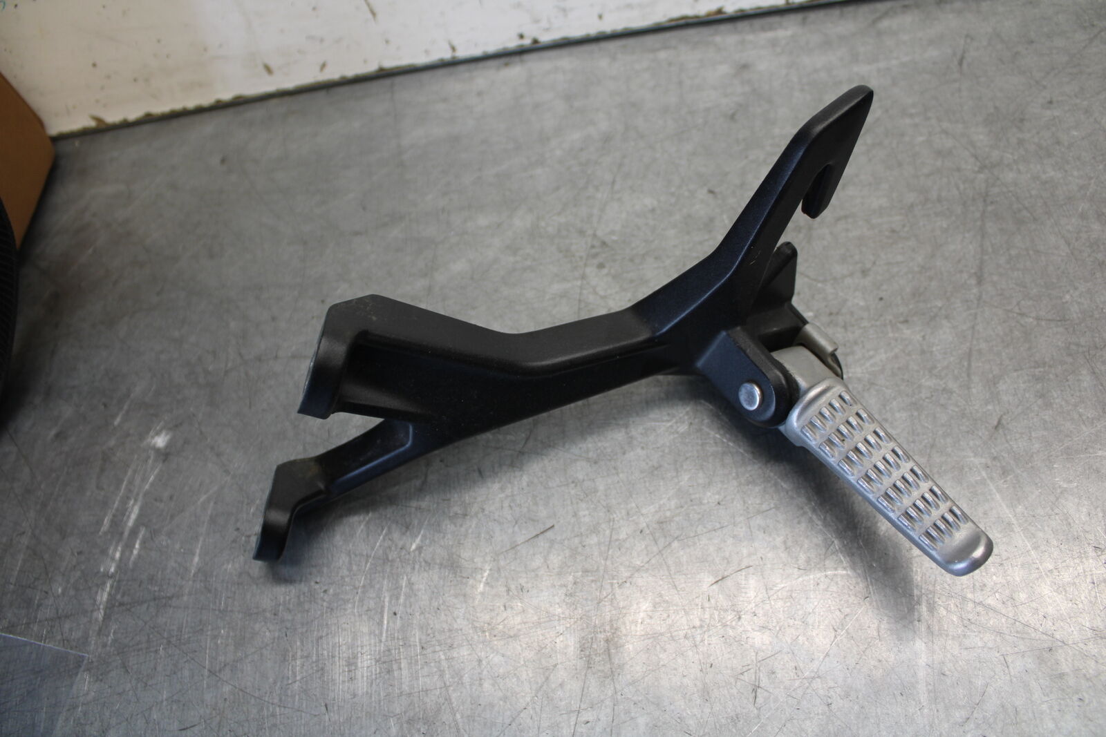 18-23 KAWASAKI NINJA 400 REAR BACK PASSENGER PEG SET PAIR BB679