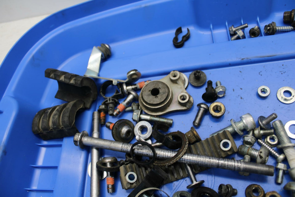 09 YAMAHA FZ6 ENGINE MOUNTING BOLTS HARDWARE MOTOR SCREWS BB295