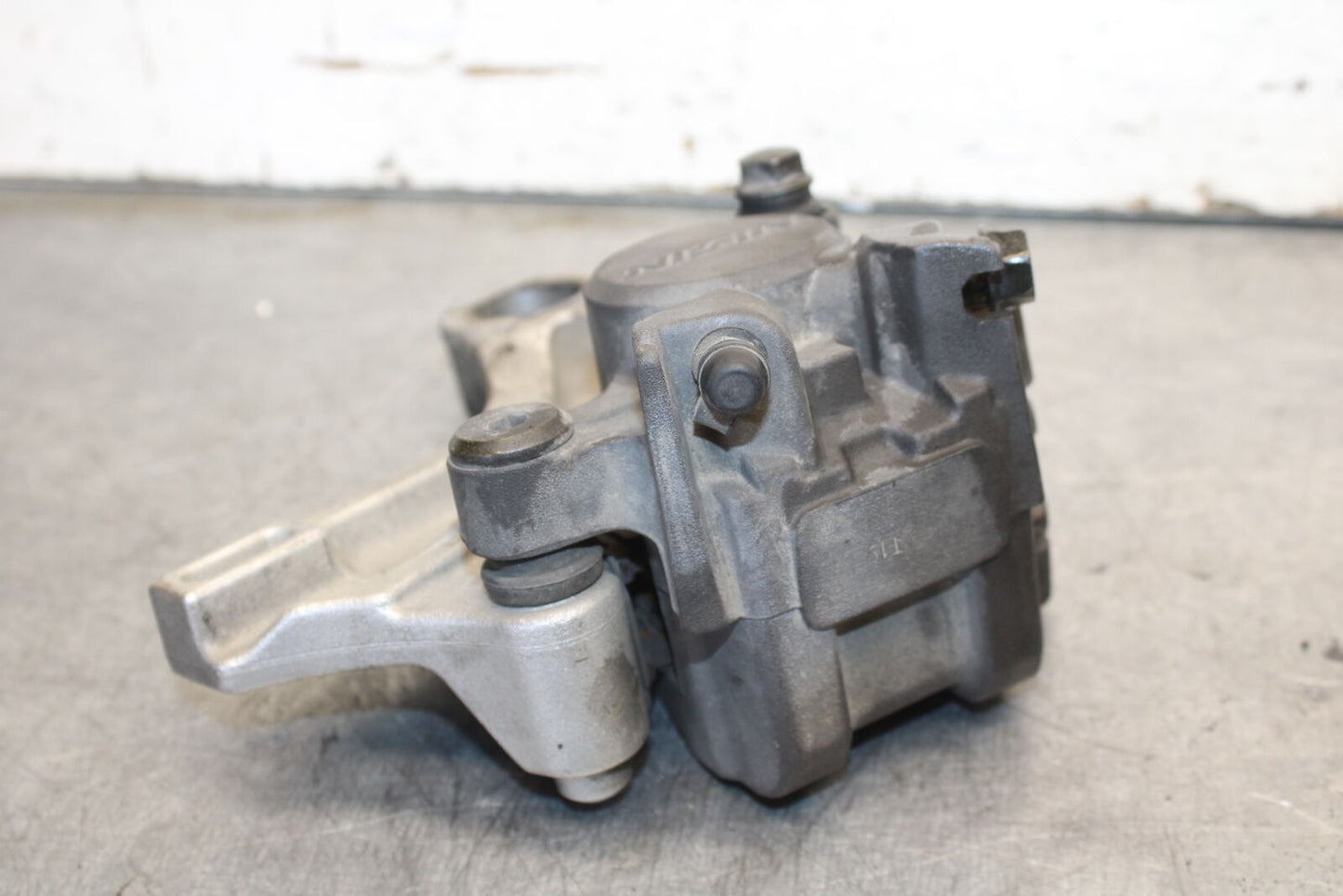05-06 HONDA CBR600RR REAR BACK BRAKE CALIPER W MOUNT BRACKET  BB689