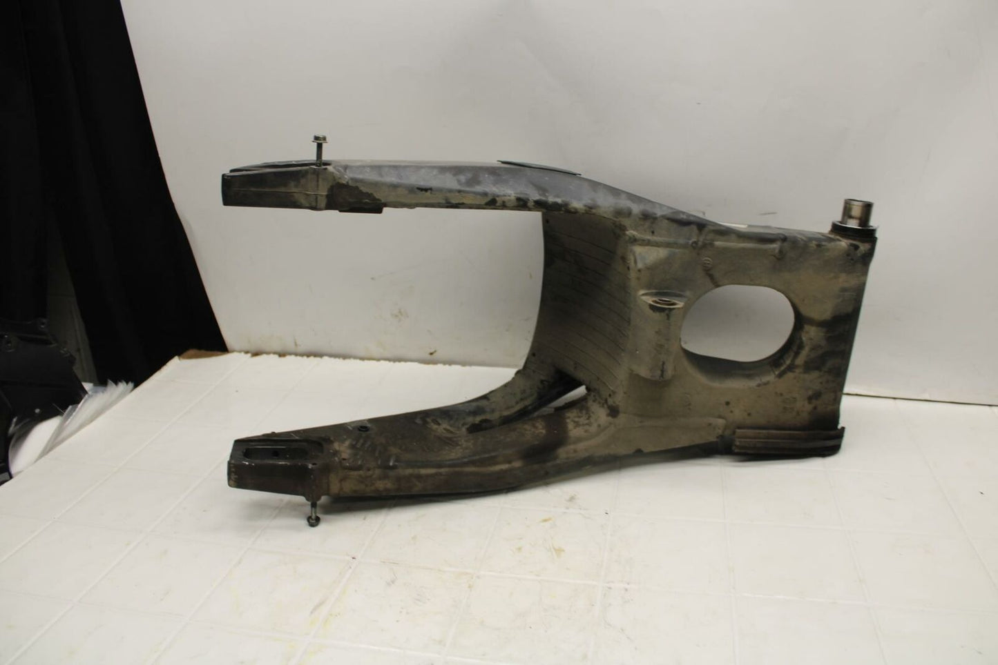 08-16 YAMAHA YZF R6 REAR SWINGARM BACK SUSPENSION SWING ARM BB406