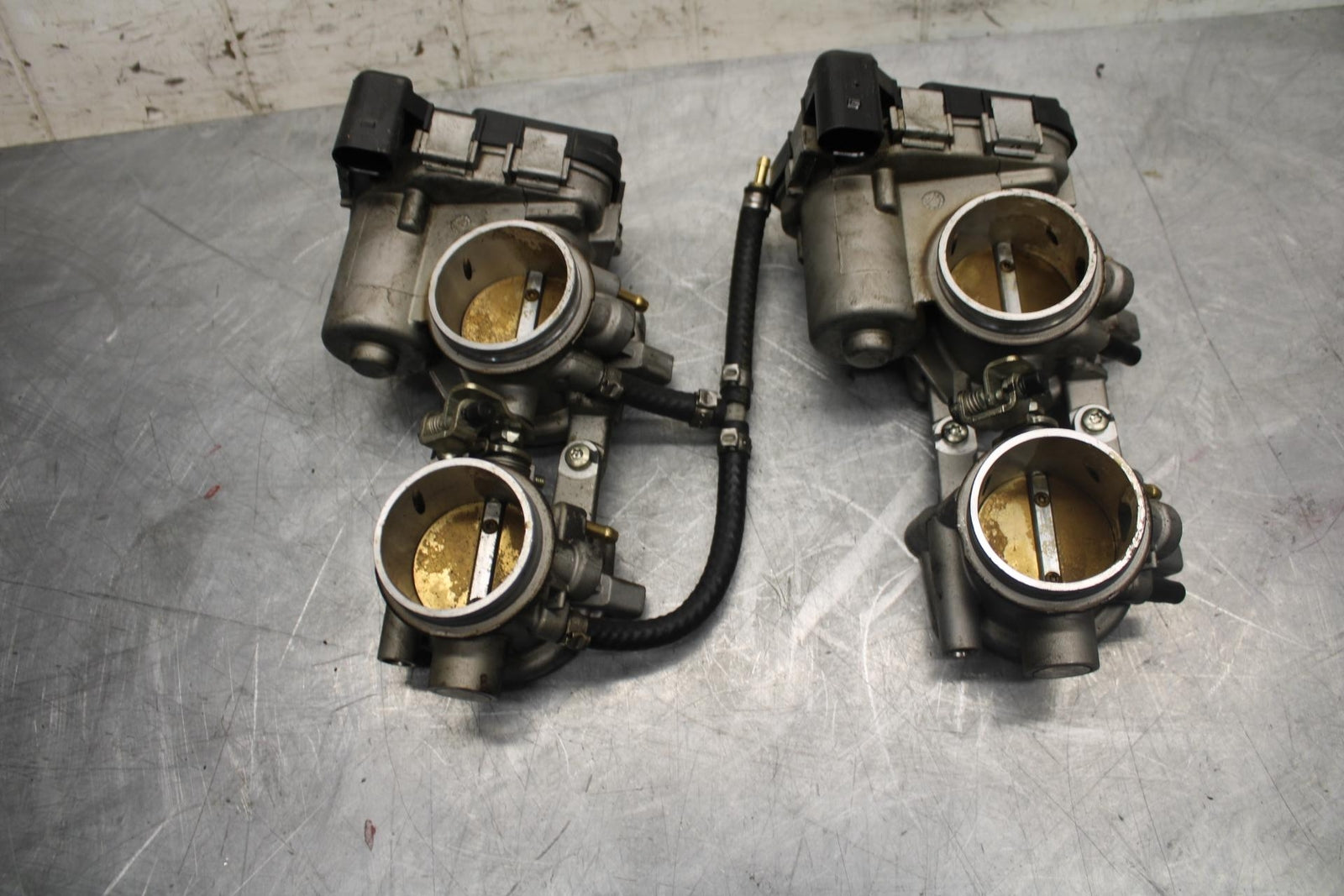 2010 Aprilia RSV1000R MAIN FUEL INJECTORS / THROTTLE BODIES BB513