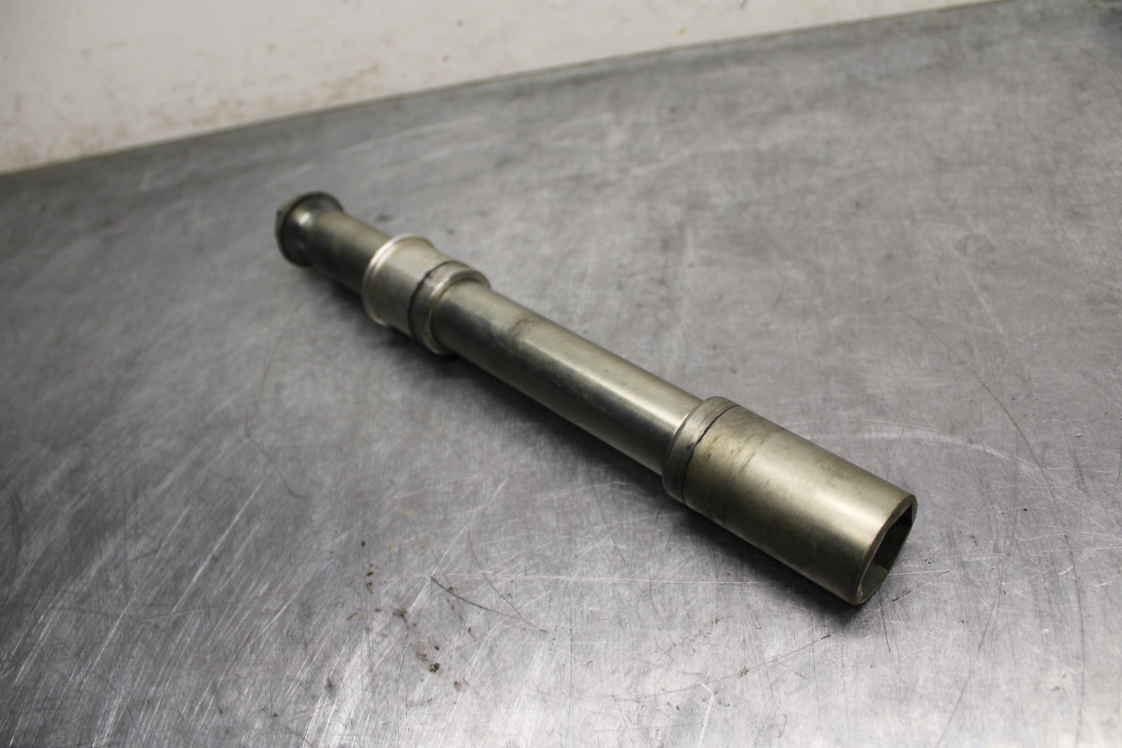 13-16 SUZUKI BANDIT 1250S ABS FRONT WHEEL RIM AXLE PIVOT BOLT BB134