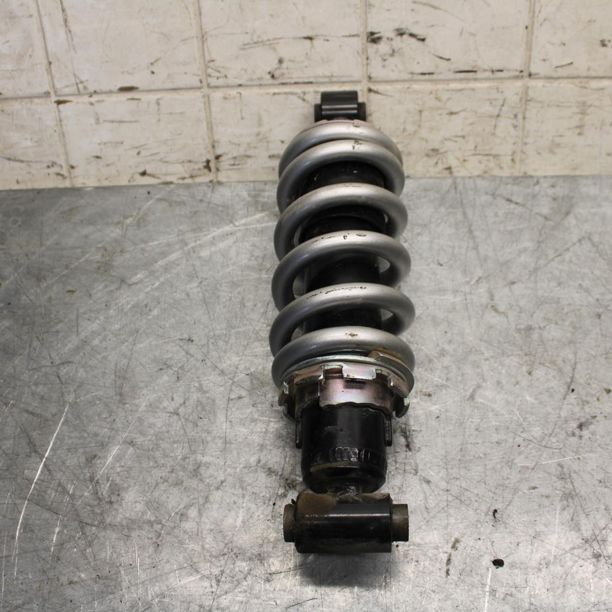 2015 Yamaha YZF R3 REAR BACK SHOCK ABSORBER SUSPENSION 1WD-F2210-00-00 BB526