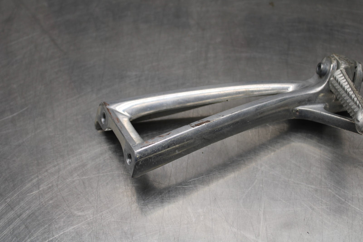 03-05 YAMAHA YZF R6  RIGHT REAR BACK PASSENGER PEG BB793