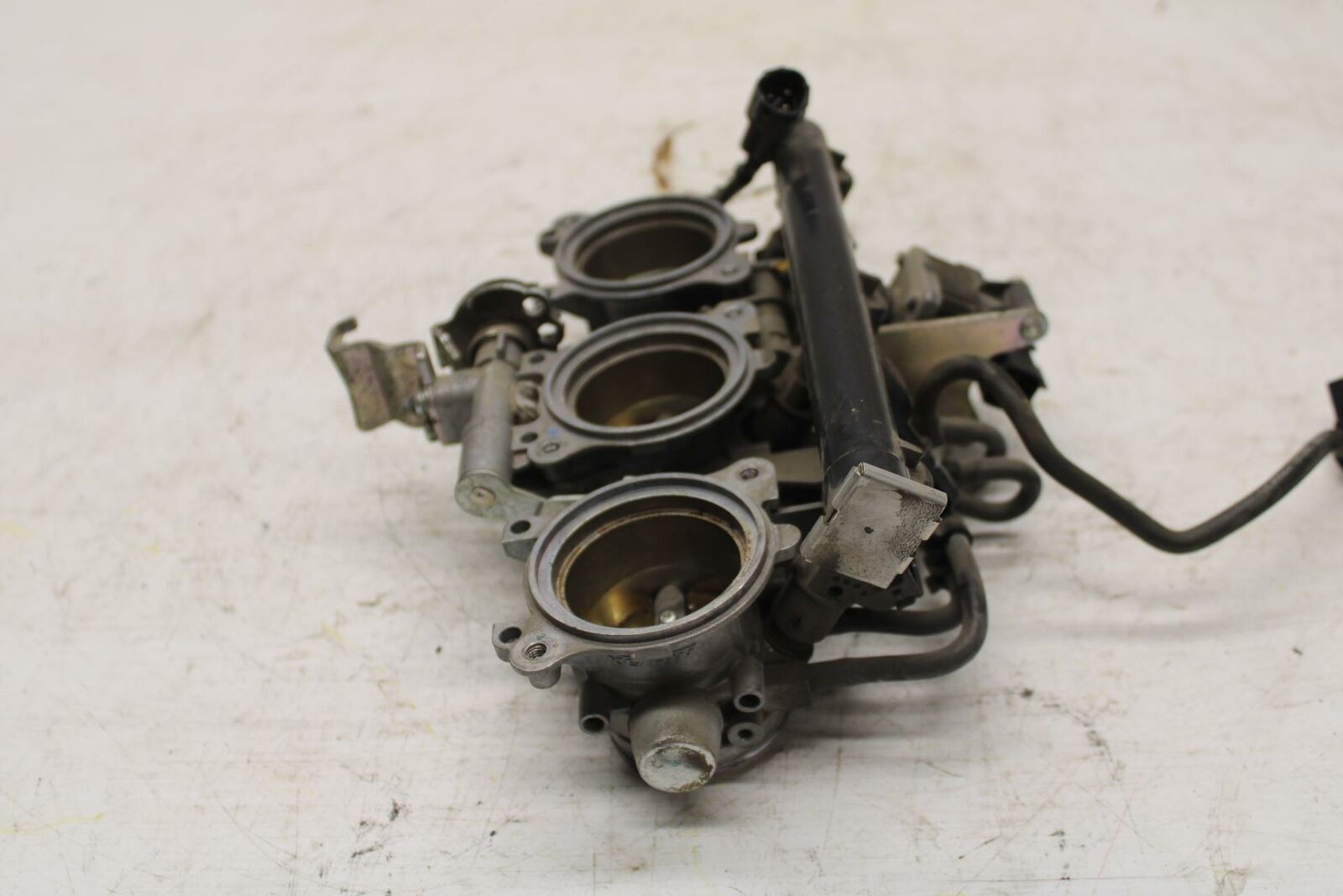 07-16 TRIUMPH STREET TRIPLE MAIN FUEL INJECTORS / THROTTLE BODIES BB361