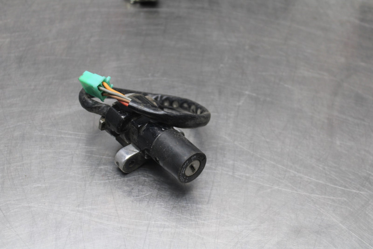 86 SUZUKI GSXR1100 G IGNITION LOCK NO KEY SET AND SEAT LOCK BB02