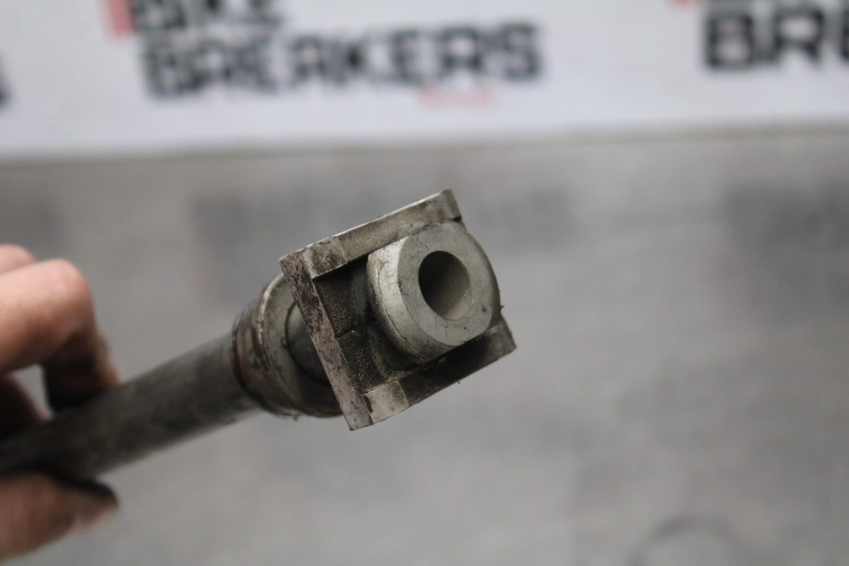 04-05 KAWASAKI NINJA ZX10R REAR AXLE BACK WHEEL RIM PIVOT BOLT AXEL BB931