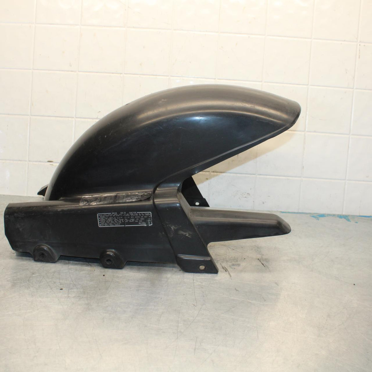 87-96 HONDA CBR1000F REAR BACK WHEEL TIRE HUGGER FENDER W CHAIN GAURD BB420