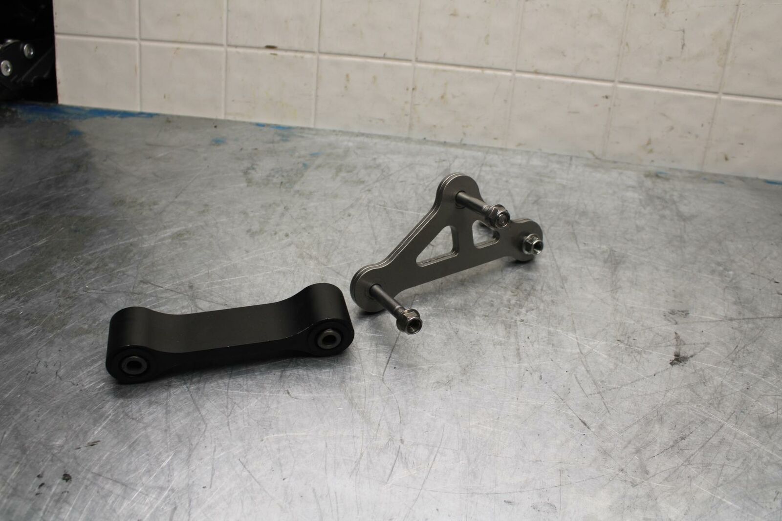 10-13 KAWASAKI Z1000 REAR DOGBONE SHOCK LINKAGE LINK BB421