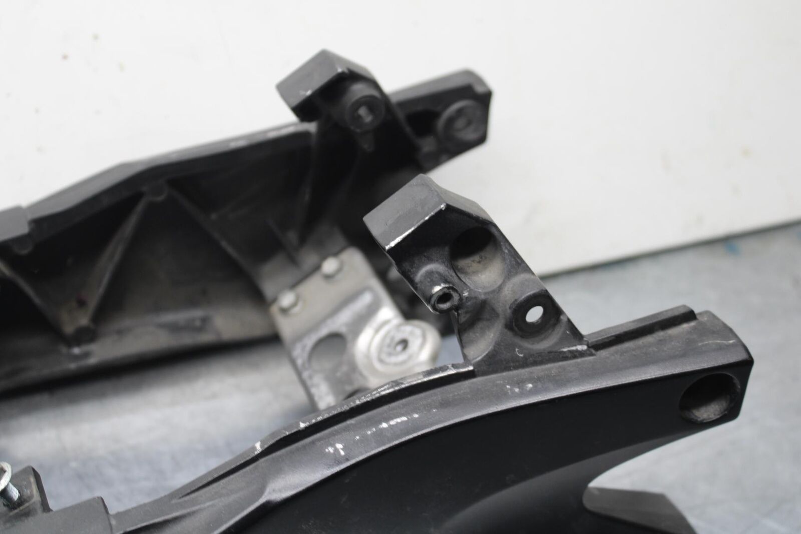 06-07 SUZUKI GSXR750 REAR SUBFRAME SUB FRAME 41211-01H00-YAP 41231-41G10 BB613