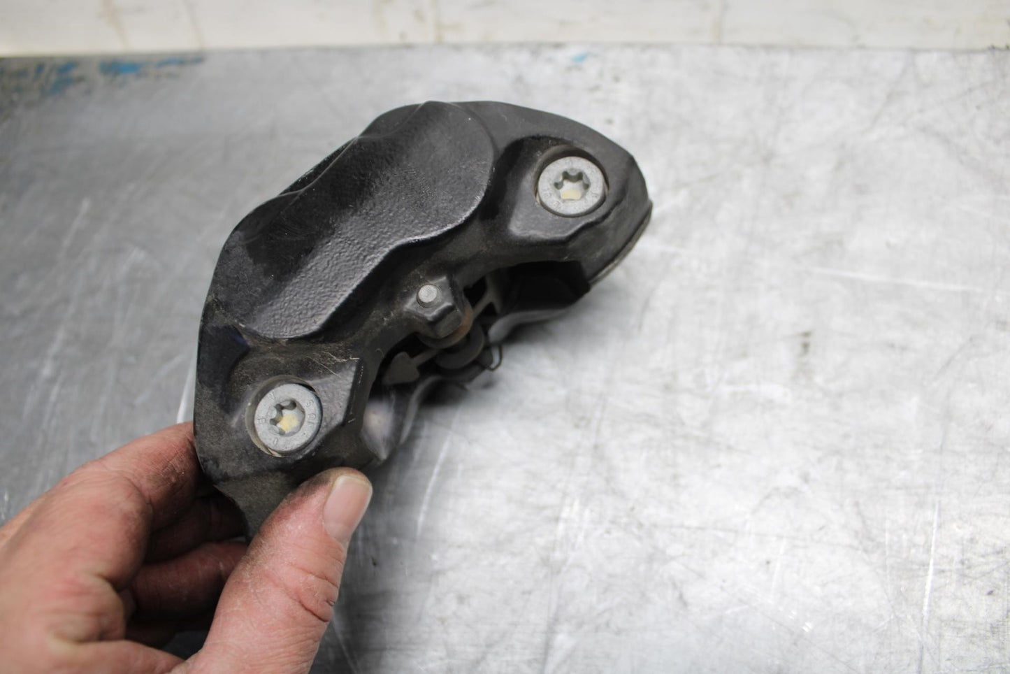 21 HUSQVARNA VITPILEN 401  FRONT BRAKE CALIPER BB467