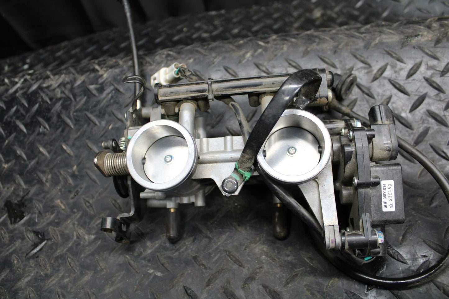 12-17 KAWASAKI NINJA 650 MAIN FUEL INJECTORS / THROTTLE BODIES BB211