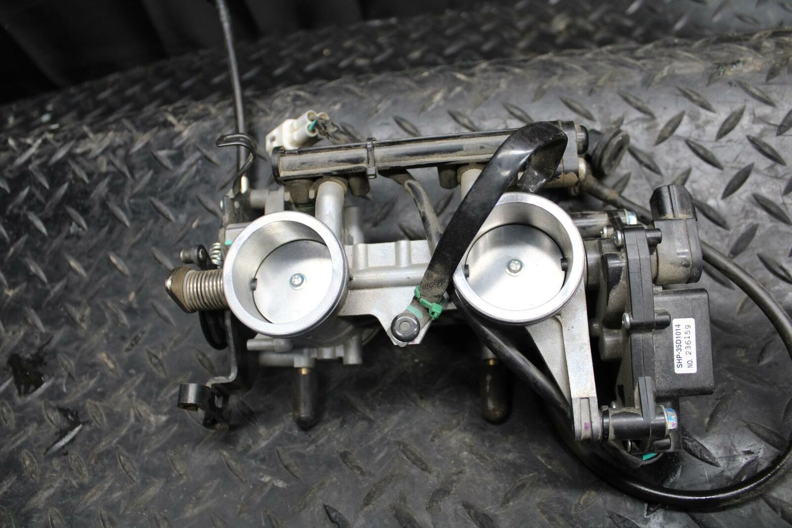 12-17 KAWASAKI NINJA 650 MAIN FUEL INJECTORS / THROTTLE BODIES BB211