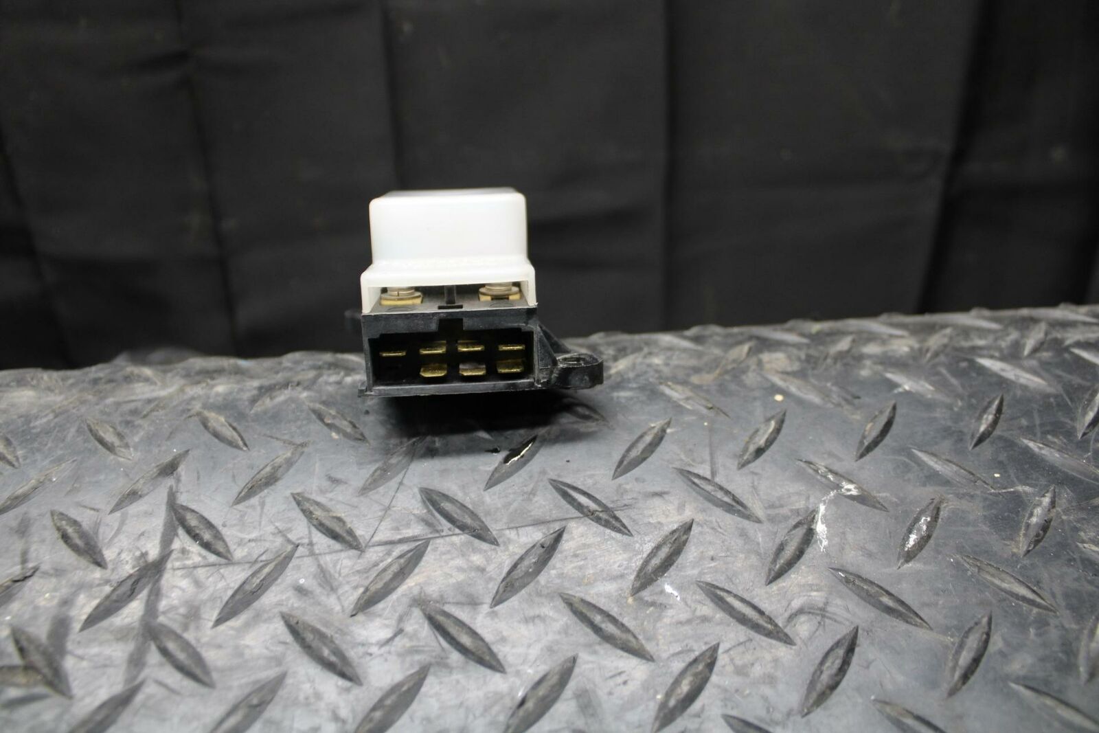 86 SUZUKI GS750ES RELAY ASSEMBLY FUSE BOX BB233