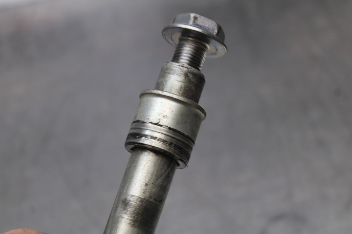 03 HONDA SHADOW SPIRIT 750 VT750DC FRONT WHEEL RIM AXLE PIVOT BOLT BB907