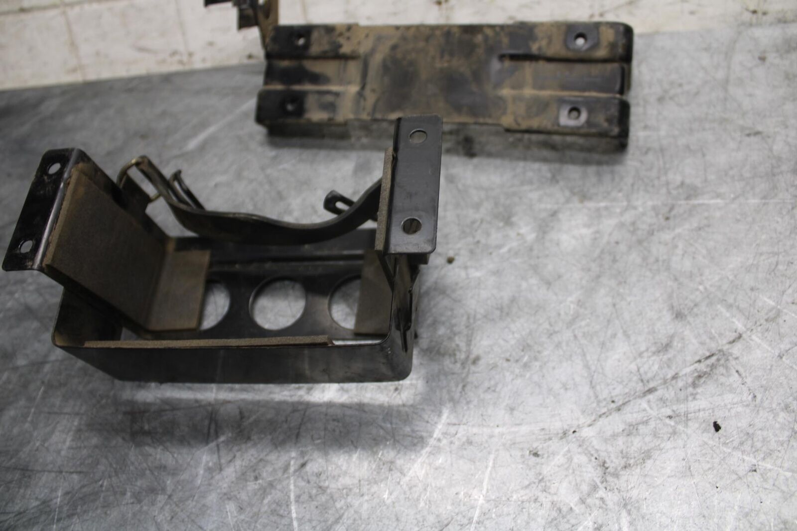 1993 Suzuki GSXR1100W BATTERY BOX TRAY STRAP BB46
