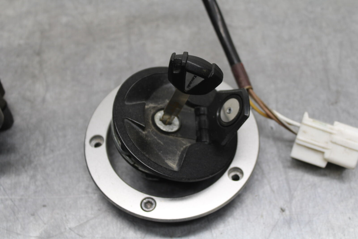 12-13 KAWASAKI Z1000 IGNITION LOCK KEY SET W/ GAS CAP AND SEAT LOCK BB743