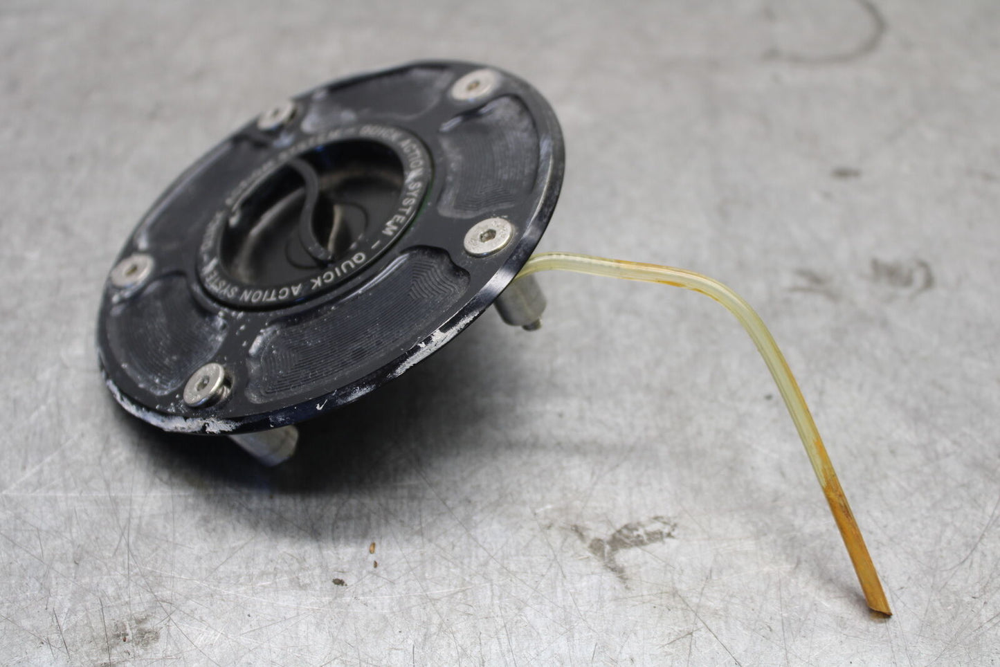 05-06 SUZUKI GSXR1000 FUEL TANK GAS CAP BB677