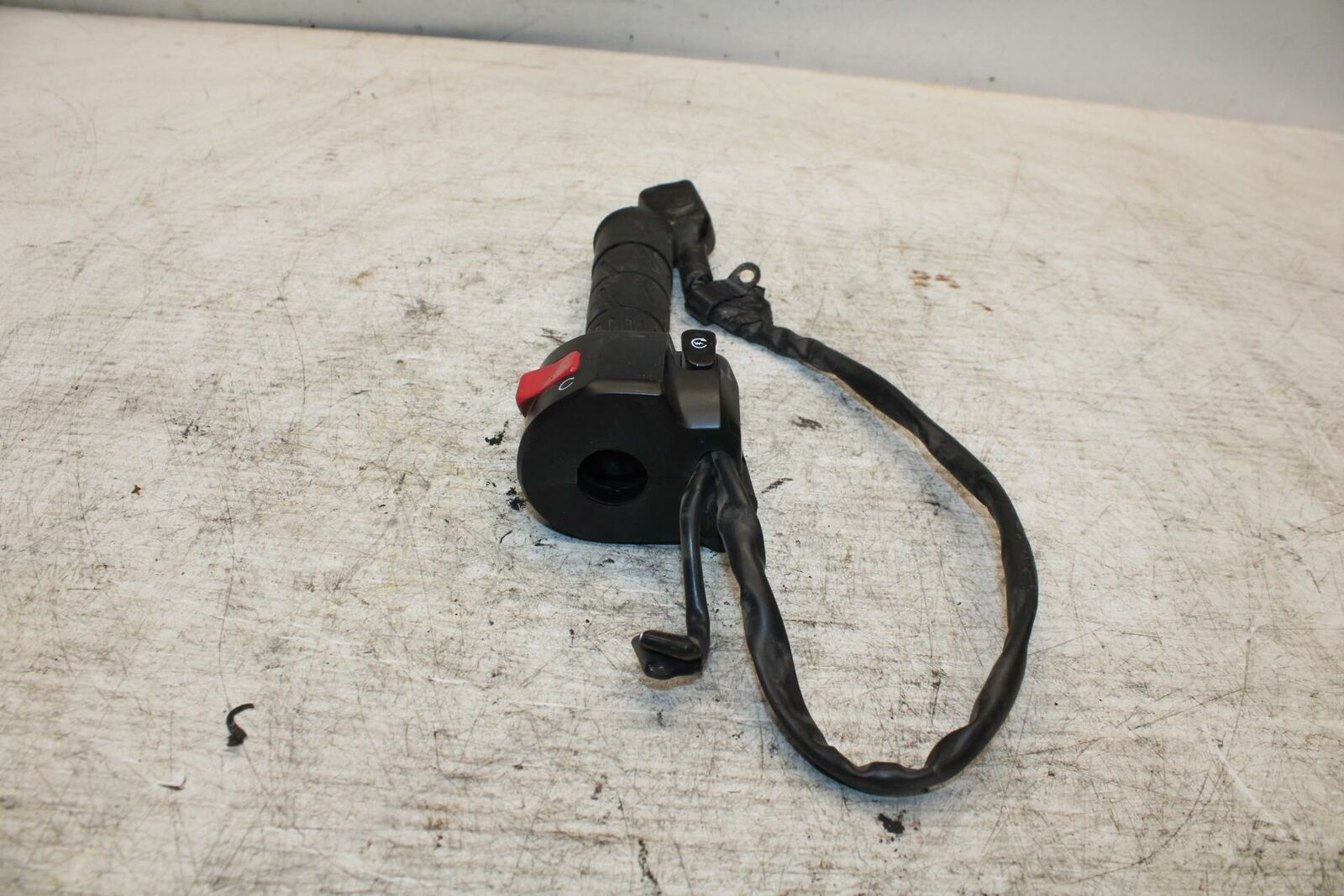 12-13 KAWASAKI EX300 NINJA RIGHT CLIP ON HANDLE KILL OFF START SWITCH BB373