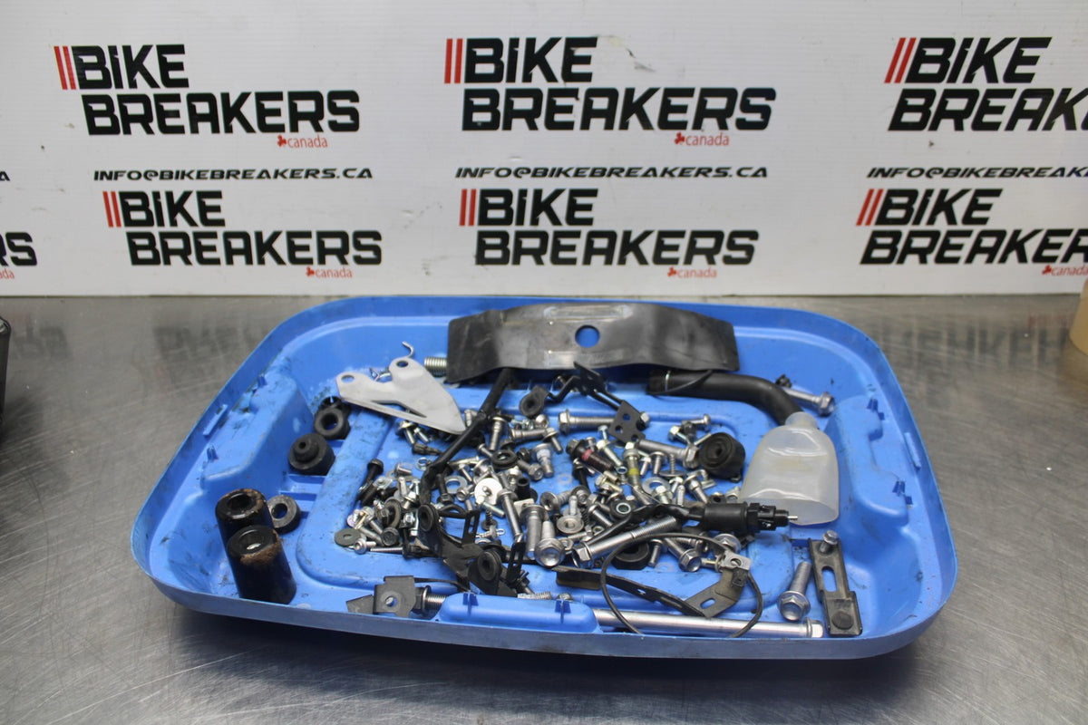 18-26 KAWASAKI Z400 ENGINE MOUNTING BOLTS HARDWARE MOTOR SCREWS BB852