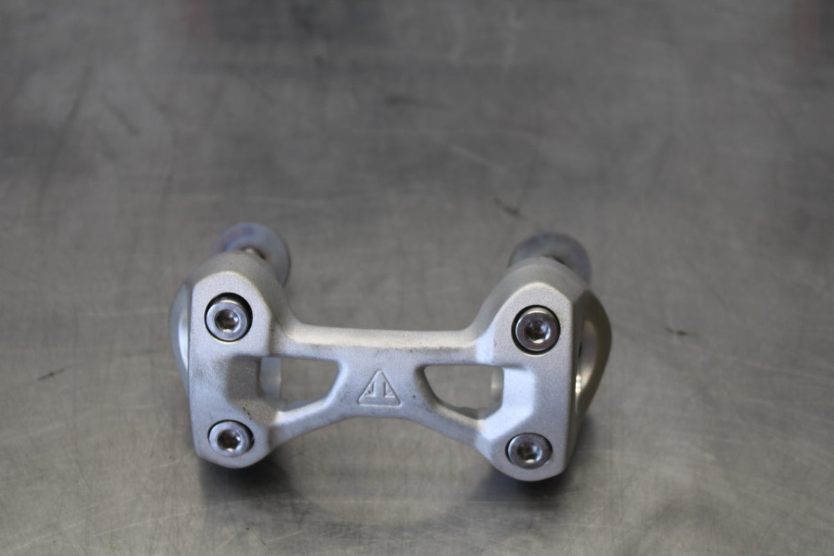 20 TRIUMPH STREET TRIPLE 765 HANDLEBAR RISERS BB864